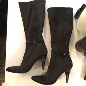 Black heeled boots